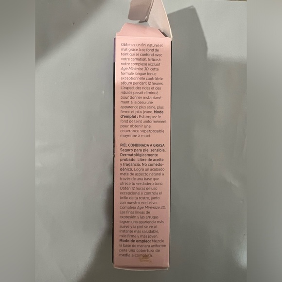 TimeWise® Matte 3D Foundation
1 fl. oz. - Picture 8 of 10